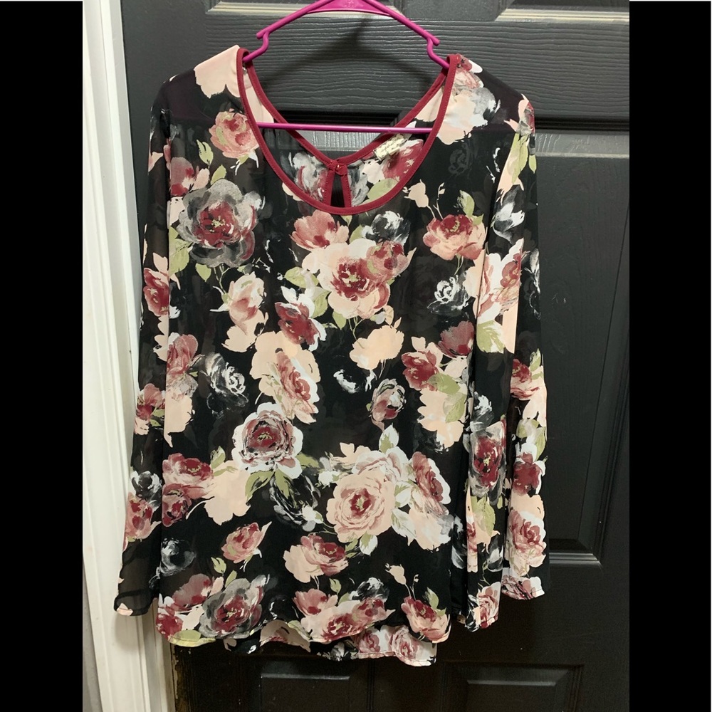 Black floral blouse size 3x.
